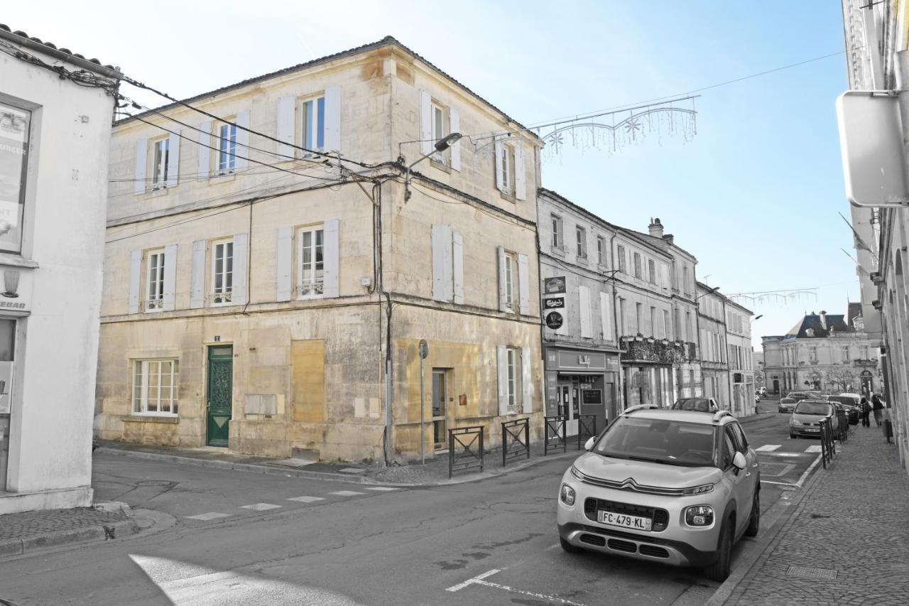 T2 de 55m2 avec toit terrasse, hyper centre, wifi, Netflix, draps, savons et serviettes fournis Cognac Chambre photo