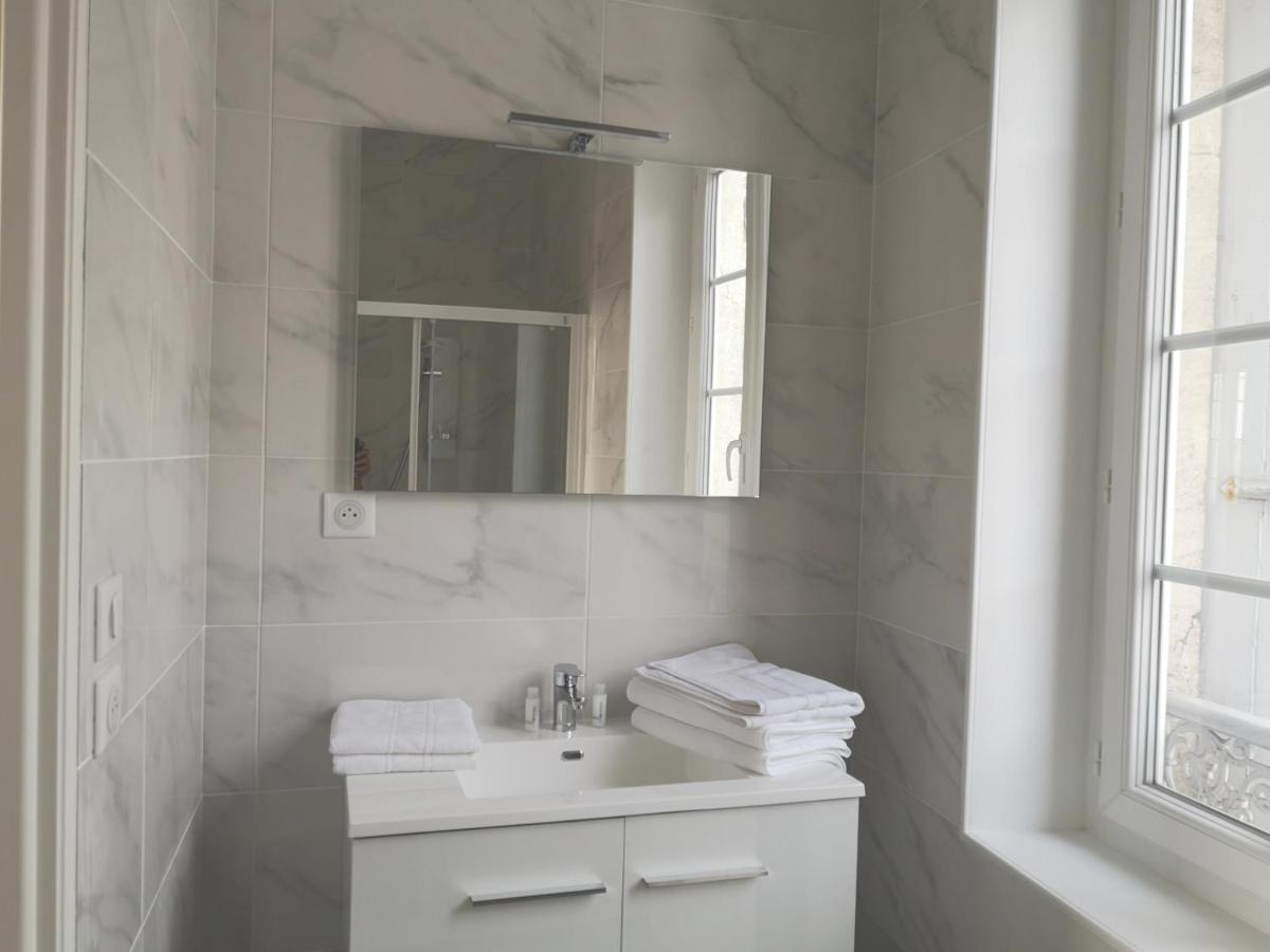T2 de 55m2 avec toit terrasse, hyper centre, wifi, Netflix, draps, savons et serviettes fournis Cognac Chambre photo