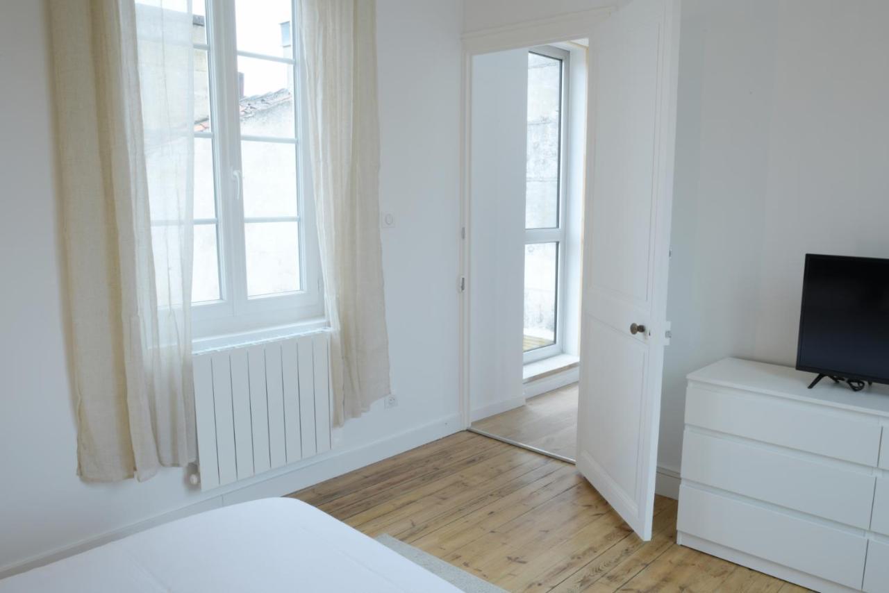 T2 de 55m2 avec toit terrasse, hyper centre, wifi, Netflix, draps, savons et serviettes fournis Cognac Extérieur photo